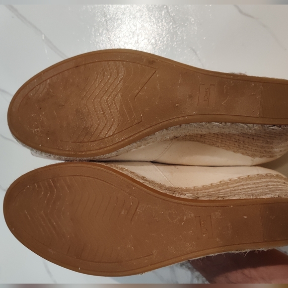 TOMS "MICHELLE" WOMEN'S 3.5" WEDGE HEAL OFF-WHITE CANVAS SHOES SIZE 11M - Picture 8 of 9